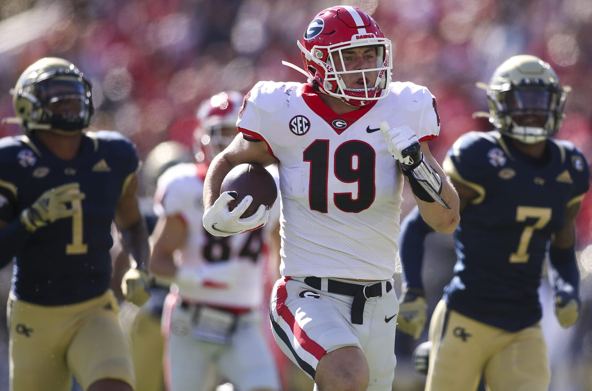 Georgia Bulldogs tight end Brock Bowers runs for a touchdown against the Georgia Tech Yellow Jackets